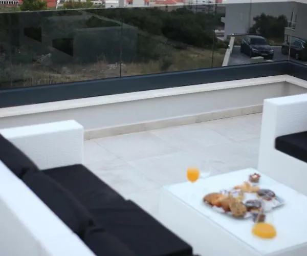 Вілла Lacus Макарська